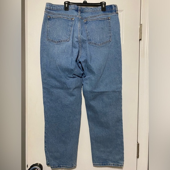 Abercrombie & Fitch Curve Love the Straight Mid-Rise Denim Jeans - Picture 2 of 2